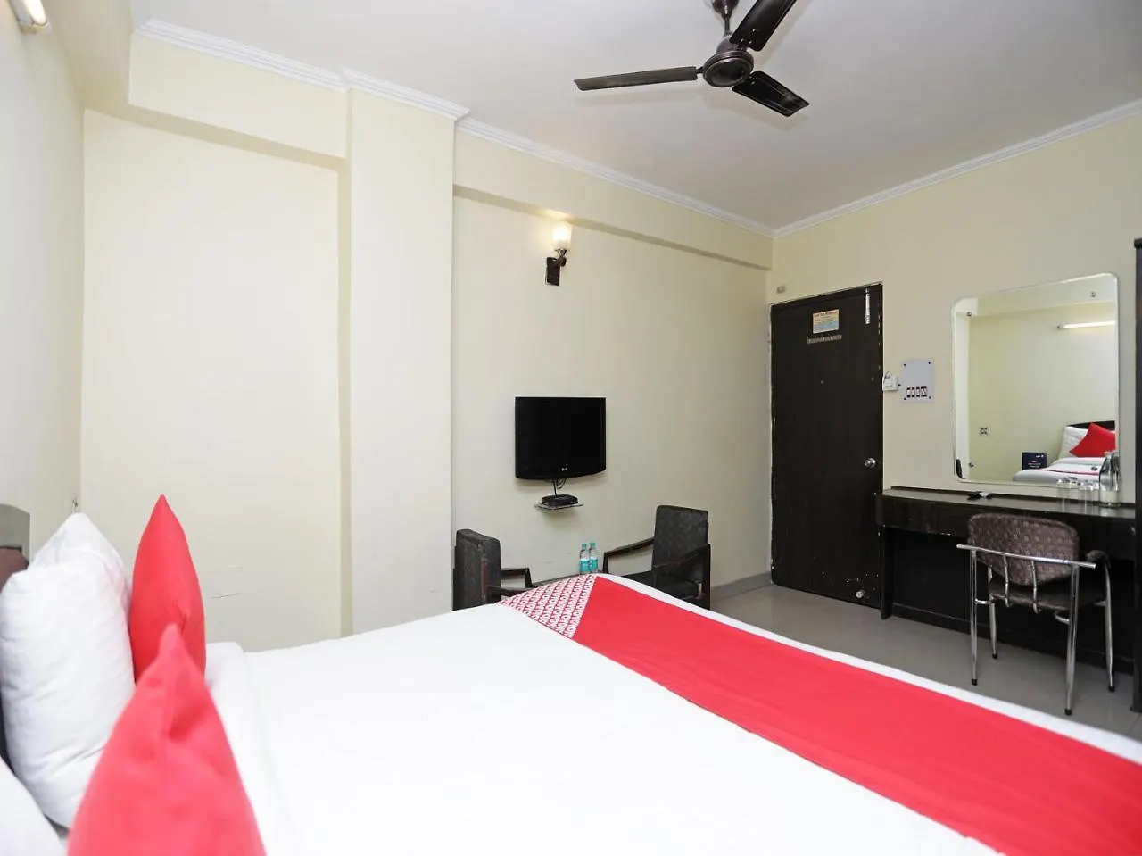 Oyo Flagship 118 Atithi Satkar Hotel Varanasi 3*,  India